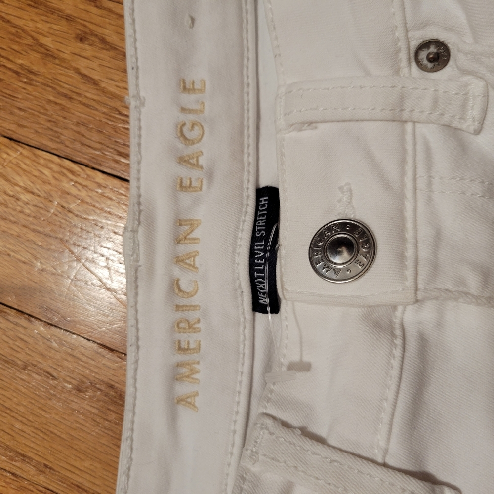 AE SIZE 4 SHORT